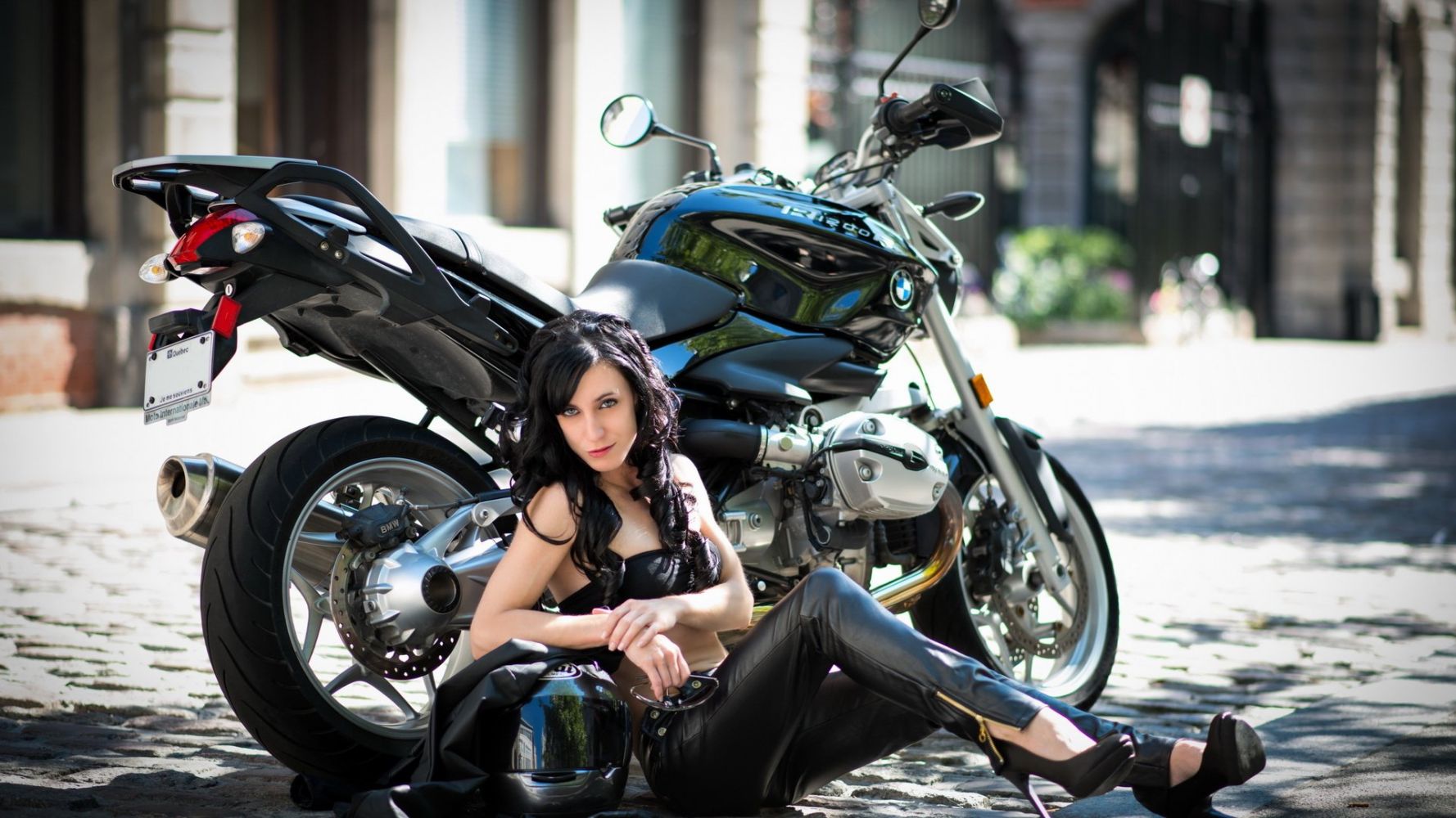 European women on bikes in Torreon