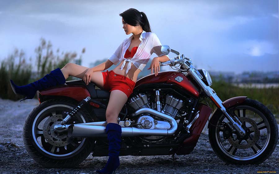 Beautiful girls and motorcycles in Torreon
