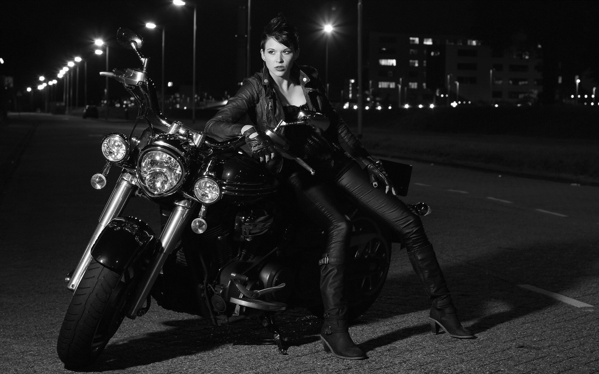 Photo Beautiful girls and motorcycles in Torreon