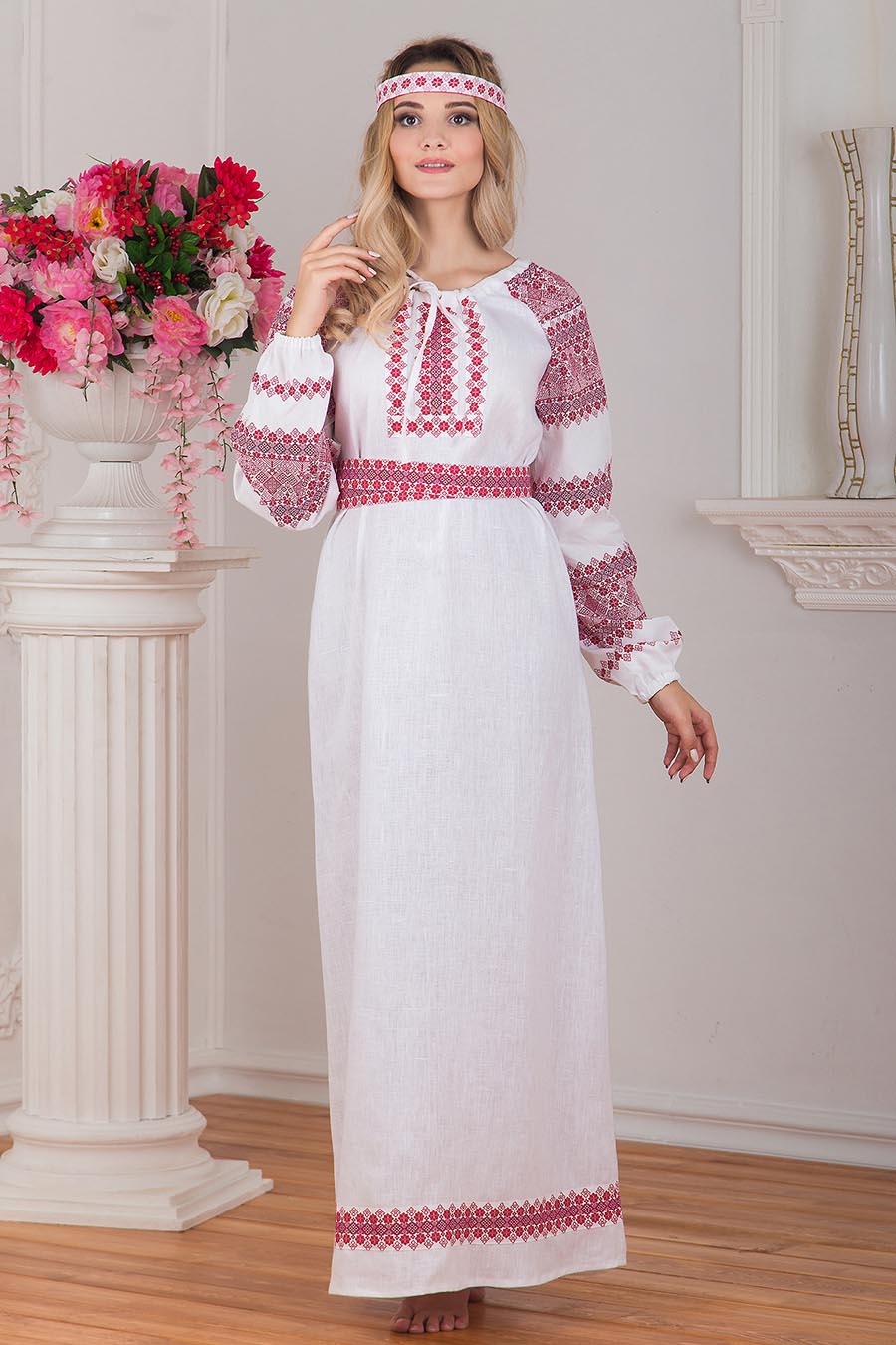 Women in Slavic costumes in Torreon