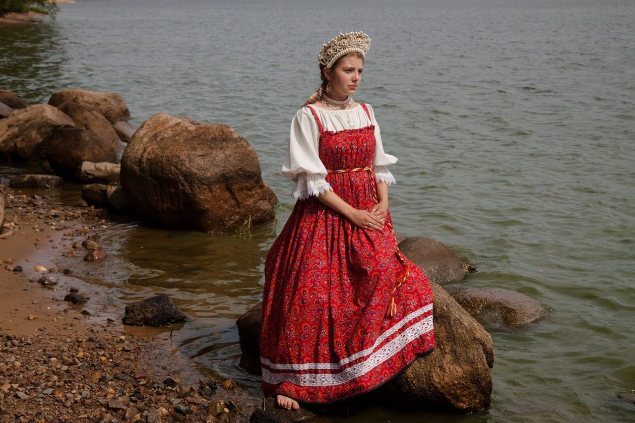 Women in Slavic costumes in Torreon