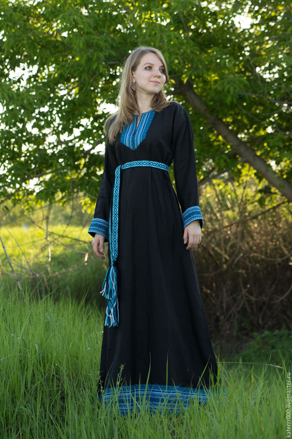 Women in Slavic costumes in Torreon