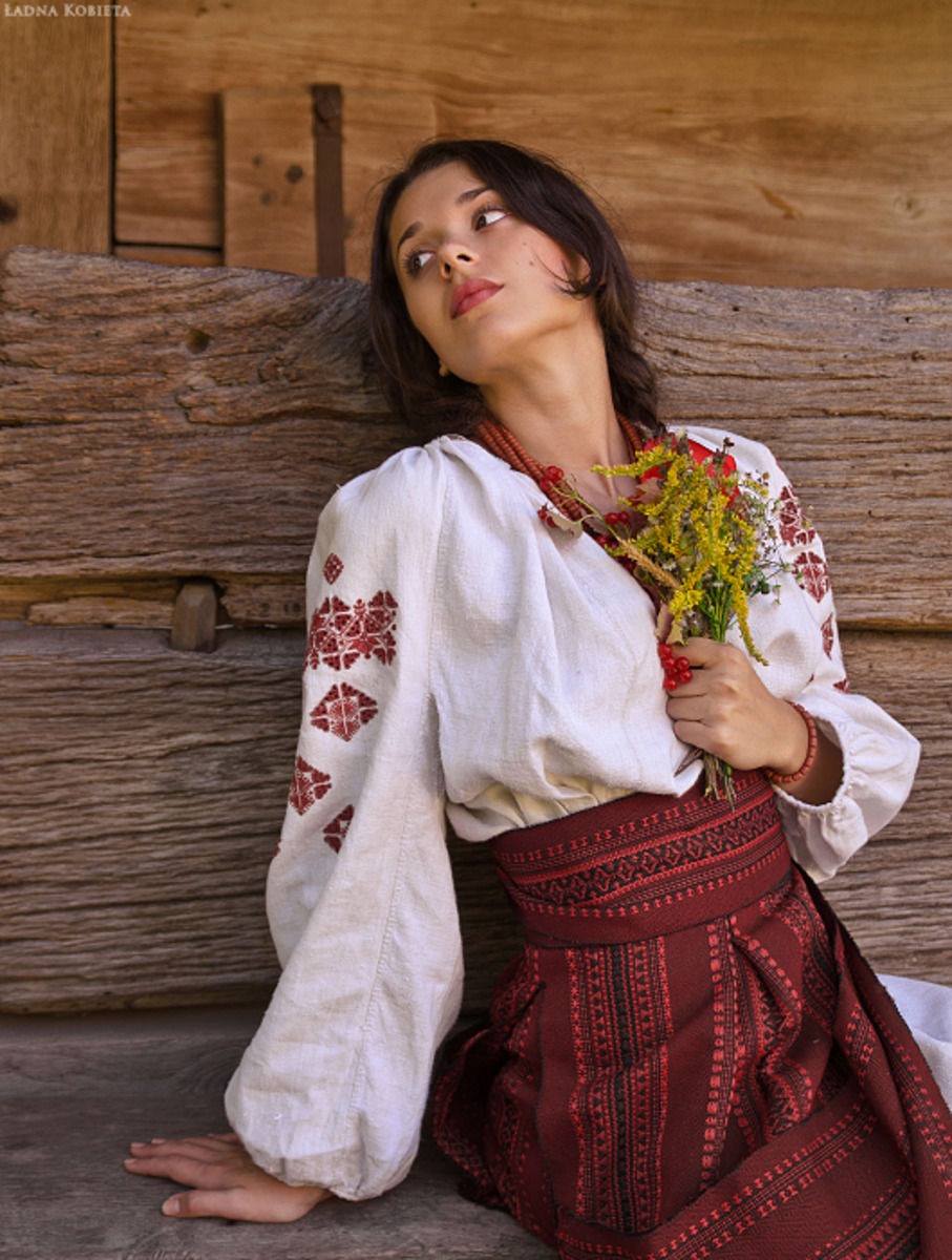 Girls in Slavic costumes in Torreon